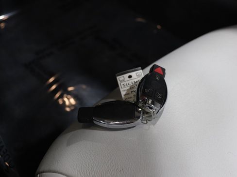 Used 2013 Mercedes-Benz SLK 250 image 34