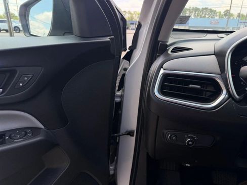 Used 2022 Chevrolet Equinox LS w/ LS Convenience Package FWD image 18
