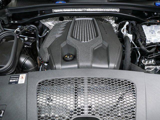Certified 2026 Porsche Macan AWD/4WD image 36