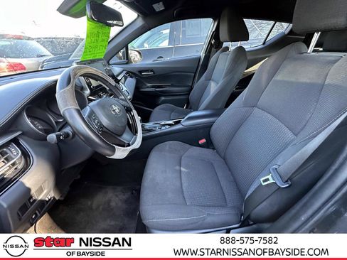 Used 2019 Toyota C-HR XLE image 12