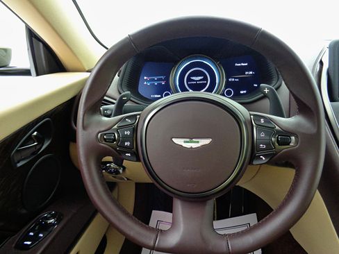 Used 2018 Aston Martin DB11 V12 image 18