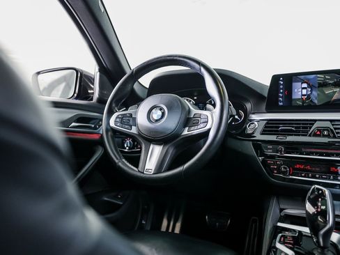 Used 2018 BMW M550i xDrive image 27