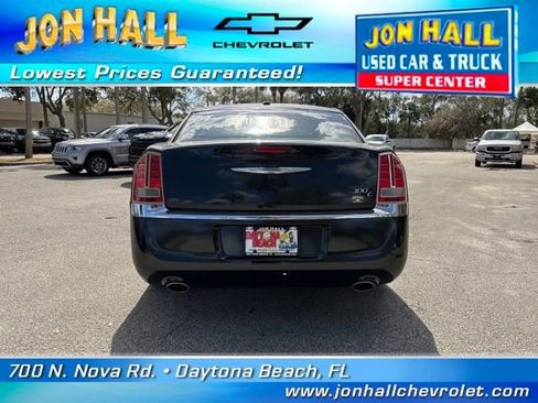 Used 2013 Chrysler 300 C image 6
