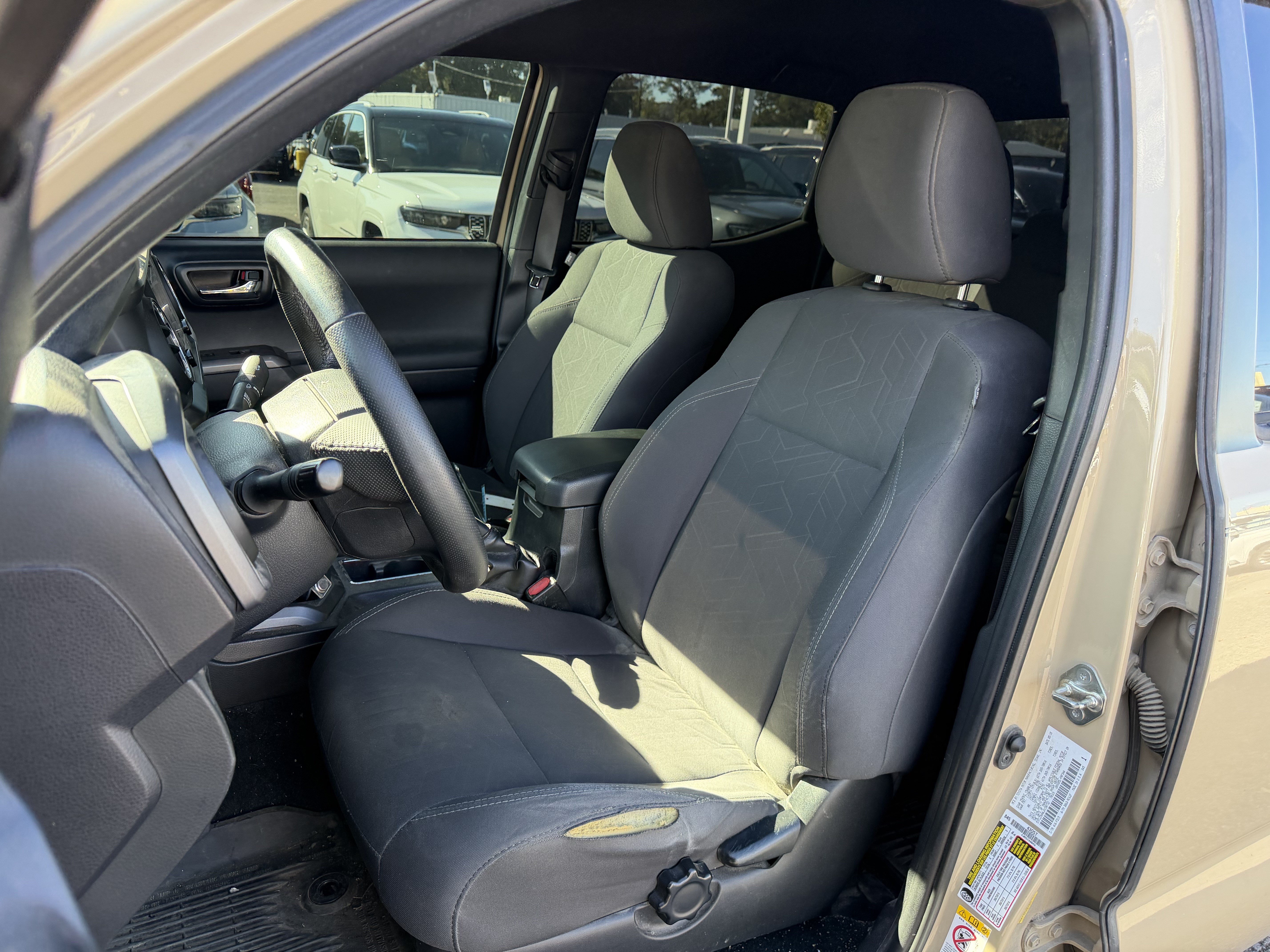 Used 2018 Toyota Tacoma TRD Off-Road AWD/4WD image 12