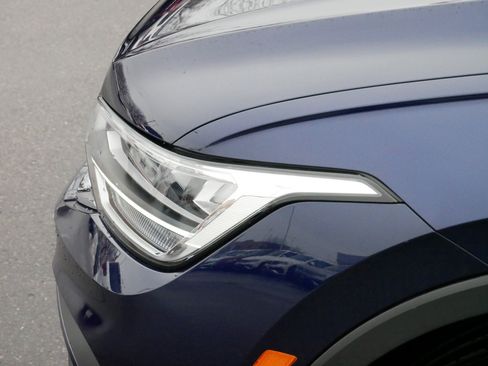 Certified 2022 Volkswagen Tiguan SE image 16