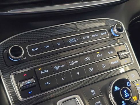 Used 2022 Hyundai Santa Fe Limited w/ Cargo Package image 17