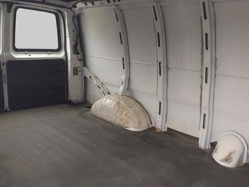 Used 2019 Chevrolet Express 3500 Extended w/ Driver Convenience Package RWD image 30