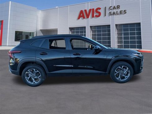 Used 2025 Chevrolet Trax LT w/ LT Convenience Package image 5