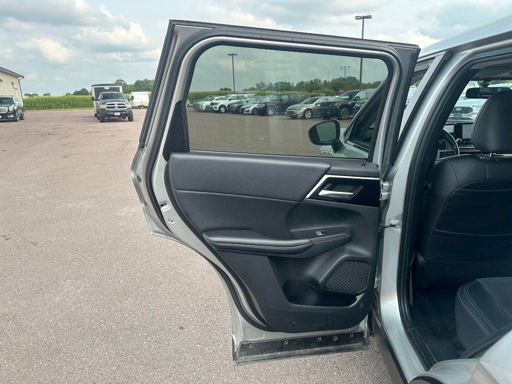 Used 2024 Mitsubishi Outlander SE AWD/4WD image 21