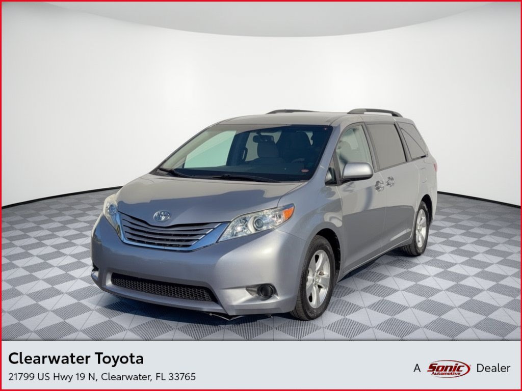Used 2015 Toyota Sienna LE FWD image 1