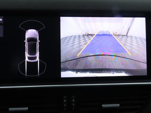 Used 2020 Porsche Cayenne image 16