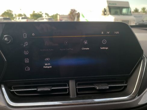 Used 2025 Chevrolet Trax ACTIV w/ Sunroof Package FWD image 12