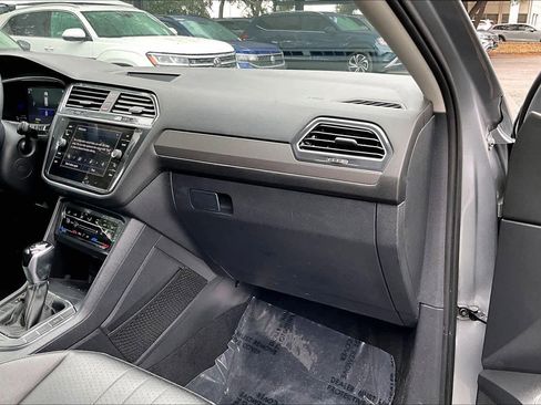 Used 2022 Volkswagen Tiguan SE image 18