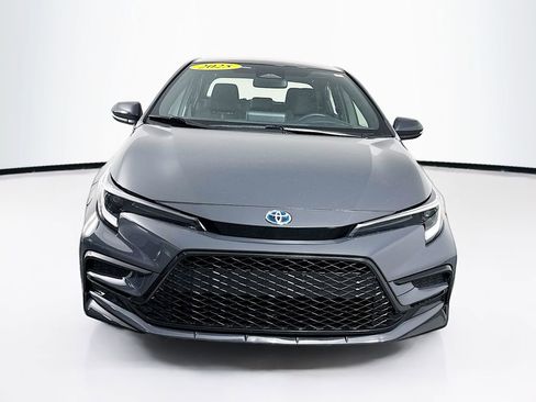 Used 2025 Toyota Corolla SE image 2