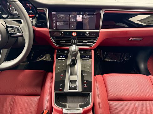Certified 2026 Porsche Macan S AWD/4WD image 19