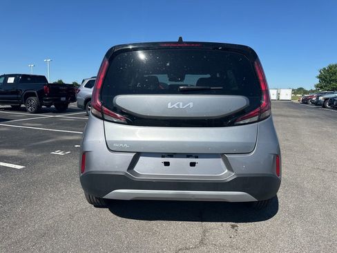 Used 2025 Kia Soul LX w/ LX Technology Package FWD image 8