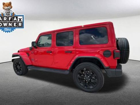 Used 2025 Jeep Wrangler Unlimited Sahara AWD/4WD image 7