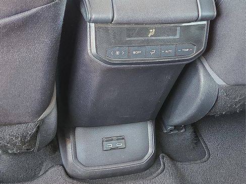 Used 2022 Toyota Highlander LE image 12