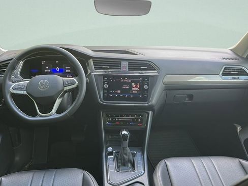 Used 2023 Volkswagen Tiguan SE w/ Panoramic Sunroof Package image 37