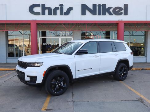 Used 2025 Jeep Grand Cherokee L Altitude image 1