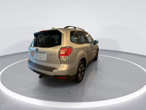 Used 2018 Subaru Forester 2.5i Premium image 6