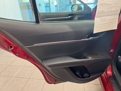 Used 2021 Toyota Camry LE image 17