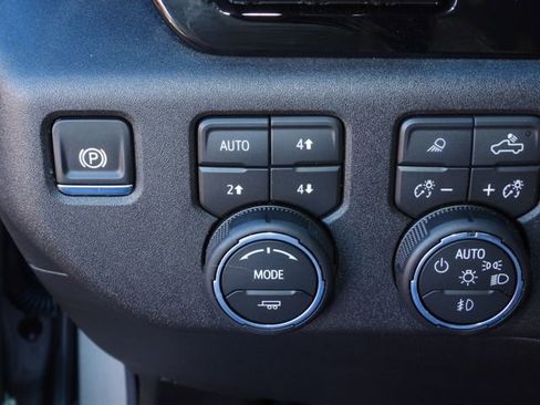 Used 2026 Chevrolet Silverado 1500 High Country AWD/4WD image 17