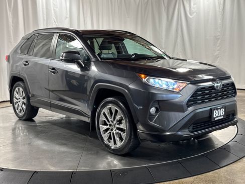 Used 2020 Toyota RAV4 XLE Premium AWD/4WD image 6