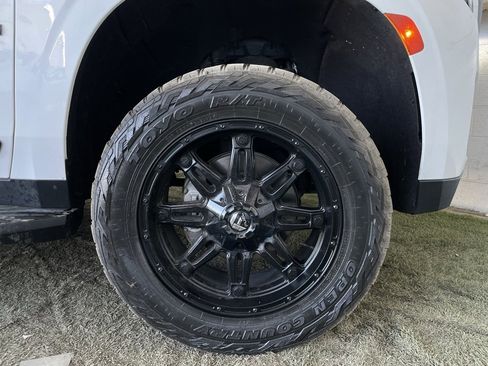 Used 2021 GMC Yukon Denali image 13