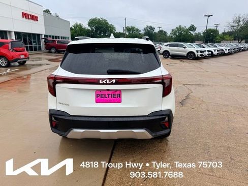 Certified 2024 Kia Seltos EX FWD image 10