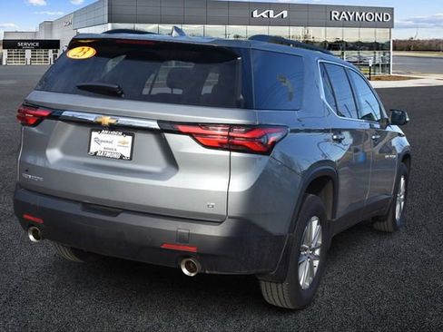 Used 2023 Chevrolet Traverse LT image 4
