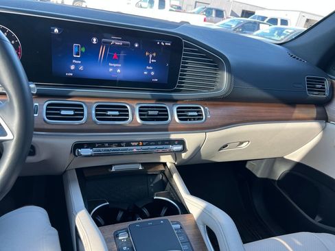 Used 2024 Mercedes-Benz GLS 450 4MATIC image 19