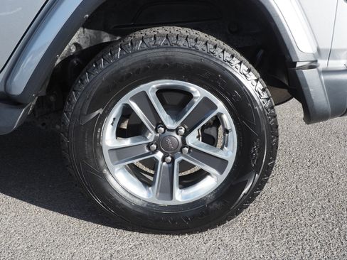 Used 2018 Jeep Wrangler Unlimited Sahara image 7