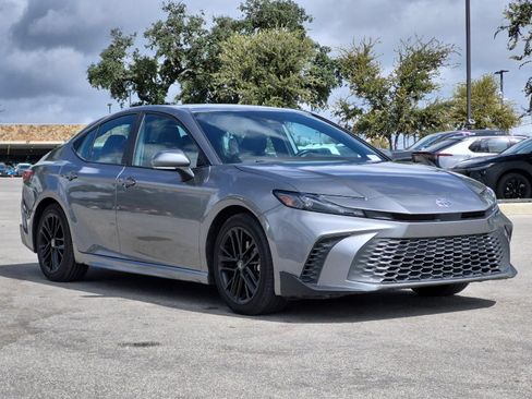 Used 2025 Toyota Camry SE FWD image 7