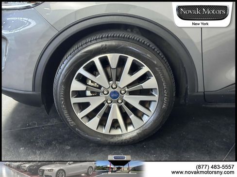 Used 2022 Ford Escape Titanium image 9