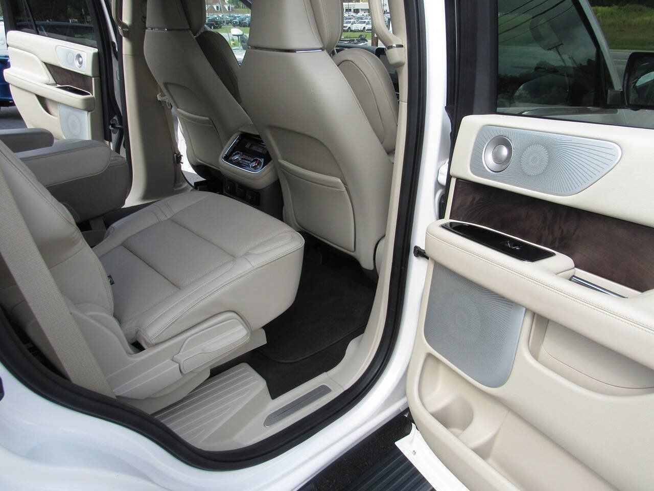 Used 2019 Lincoln Navigator Reserve w/ Cargo Package AWD/4WD image 20