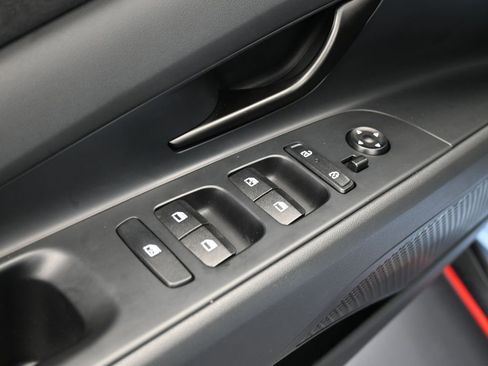 Used 2025 Hyundai Elantra N image 31