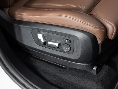 Used 2022 BMW X7 xDrive40i w/ Premium Package image 36