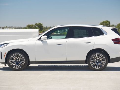 Used 2025 BMW X3 xDrive30i w/ Premium Package image 4