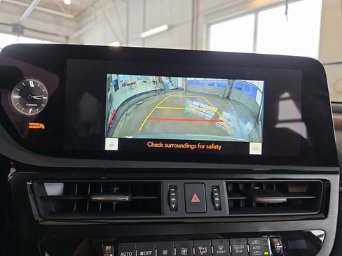 Certified 2025 Lexus ES 300h 300h w/ Premium Package image 22