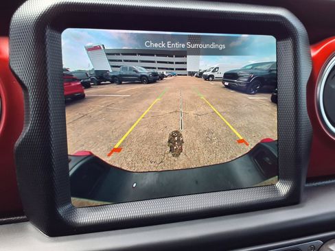 Used 2023 Jeep Gladiator Rubicon AWD/4WD image 6