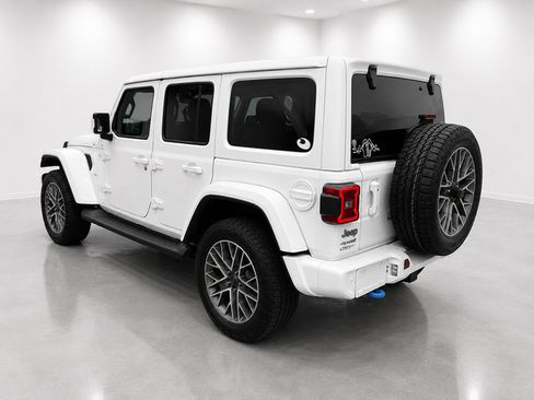 Used 2024 Jeep Wrangler High Altitude AWD/4WD image 2
