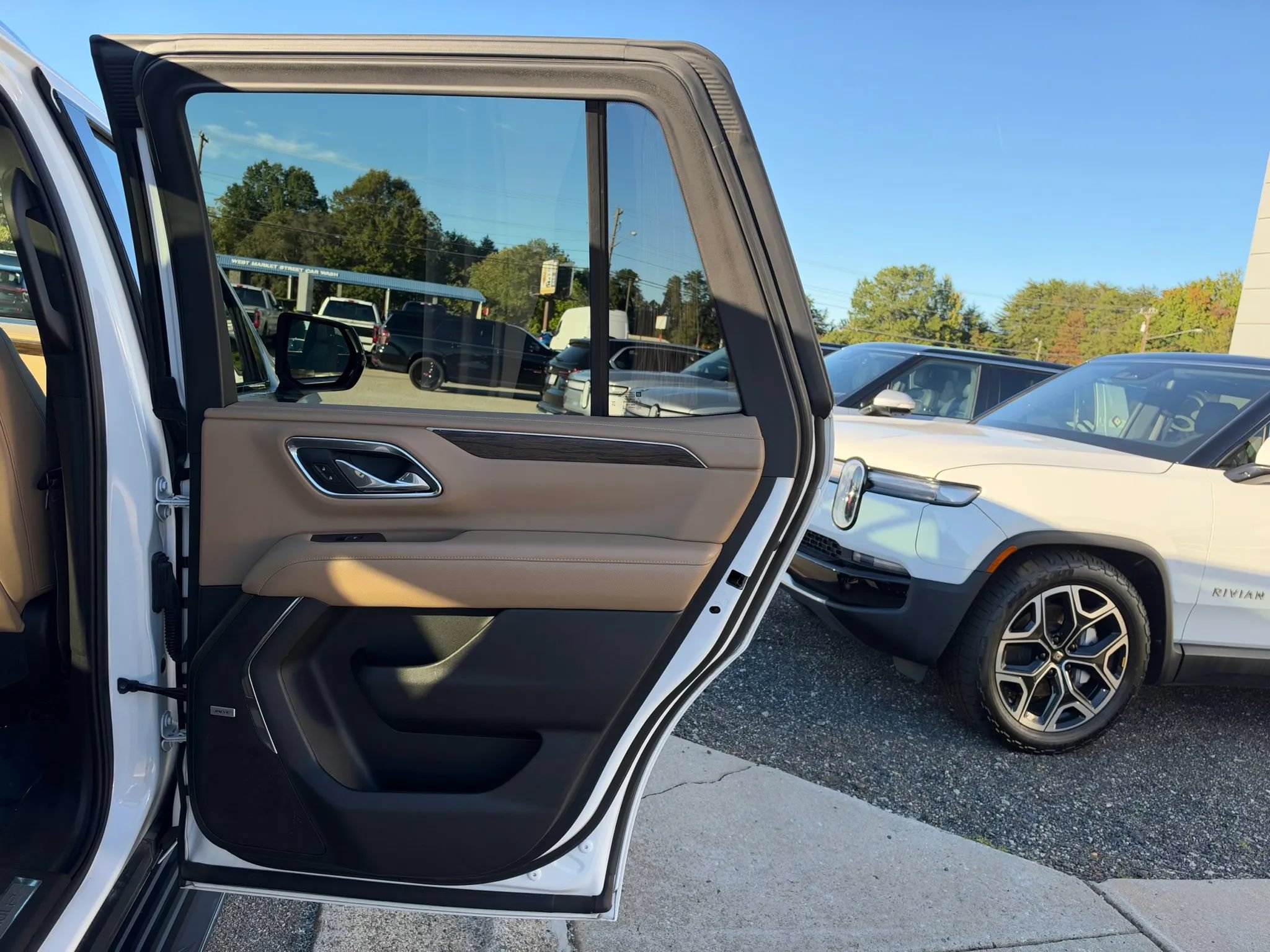 Used 2021 Chevrolet Tahoe Premier AWD/4WD image 14