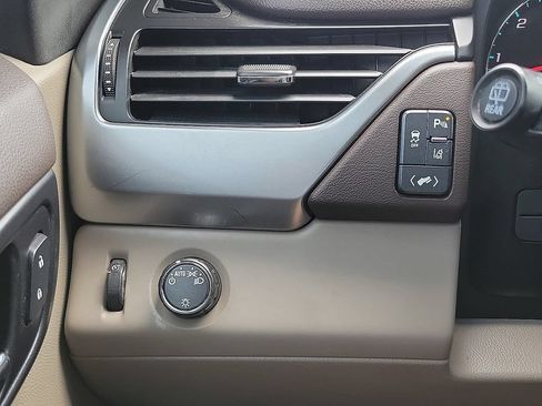Used 2015 Chevrolet Tahoe LT RWD image 15