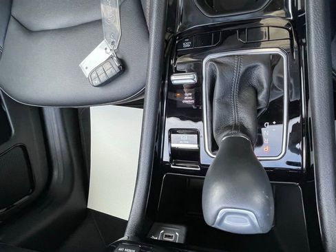 Used 2024 Jeep Compass Limited image 33