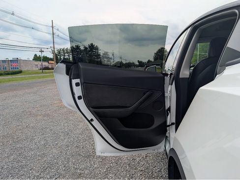 Used 2023 Tesla Model Y Long Range AWD/4WD image 10