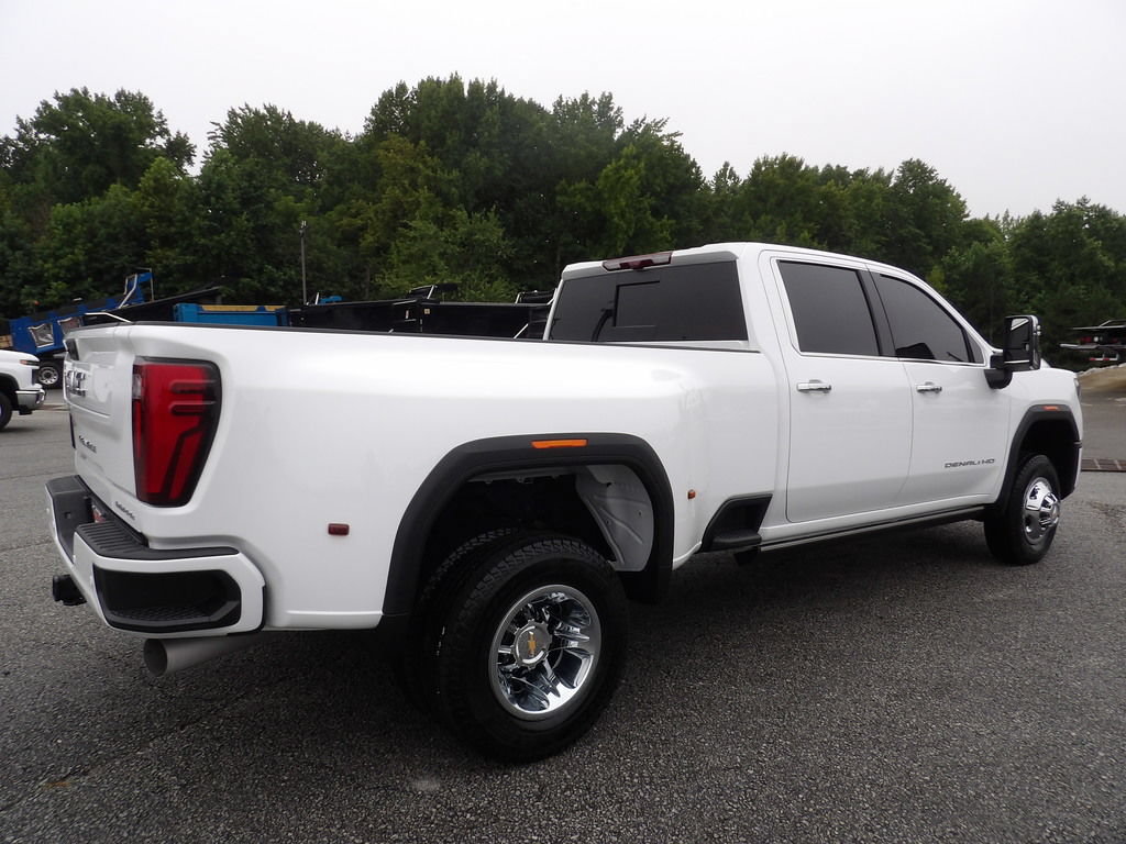 Used 2024 GMC Sierra 3500 Denali Ultimate AWD/4WD image 8