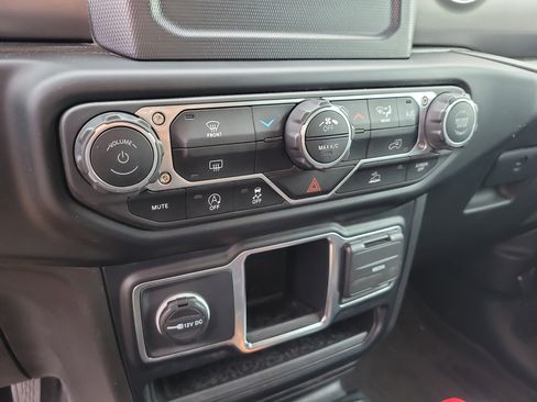 Used 2023 Jeep Gladiator Sport AWD/4WD image 24