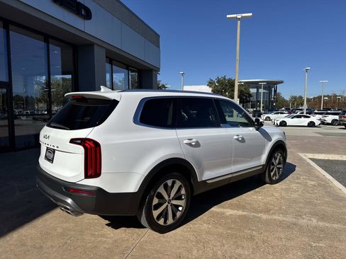 Used 2022 Kia Telluride EX w/ EX Premium Package image 3