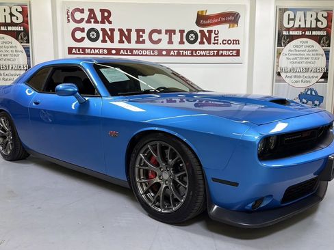 Used 2015 Dodge Challenger SRT w/ Technology Group image 12